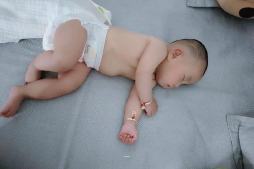 梁山宝宝积食发烧怎么处理